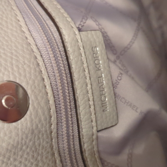 Michael Kors Gray Pebbled Leather Bag - Picture 7 of 15